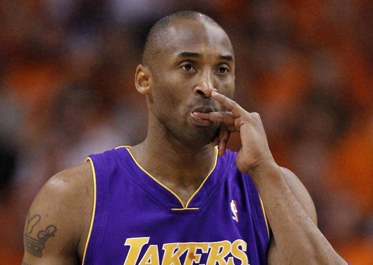 皮球被挡出 皮球被挡出