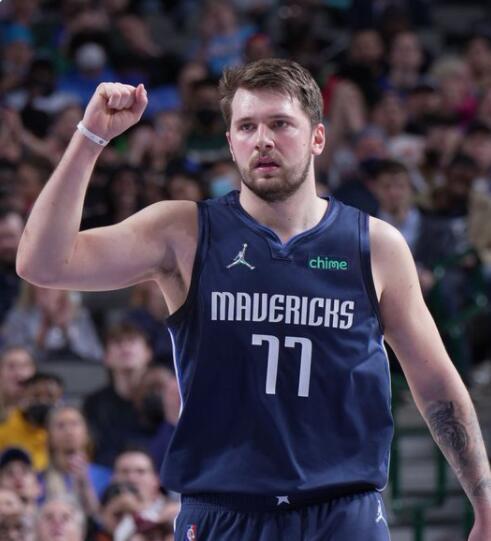 而是年轻球 而是年轻球