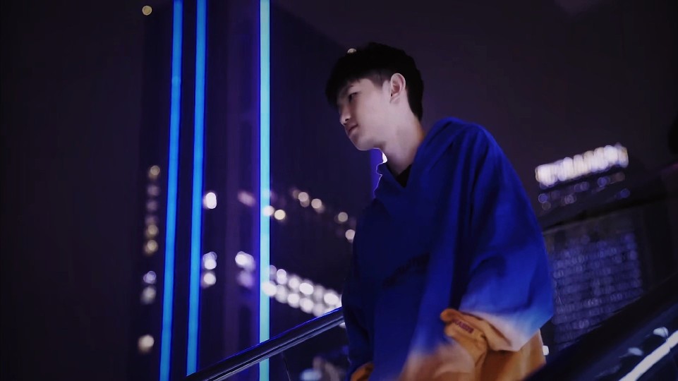 谁就更接近 谁就更接近